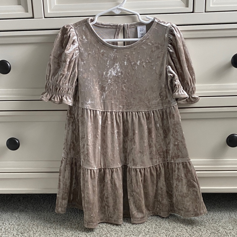 Gap NWT Velvet Kids Dress in Tan 3T